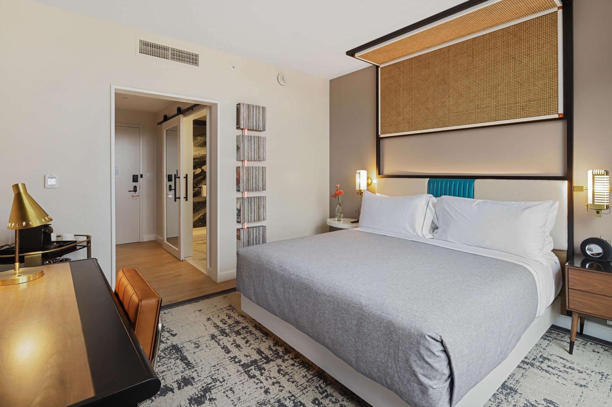 Canopy By Hilton Downtown 4*